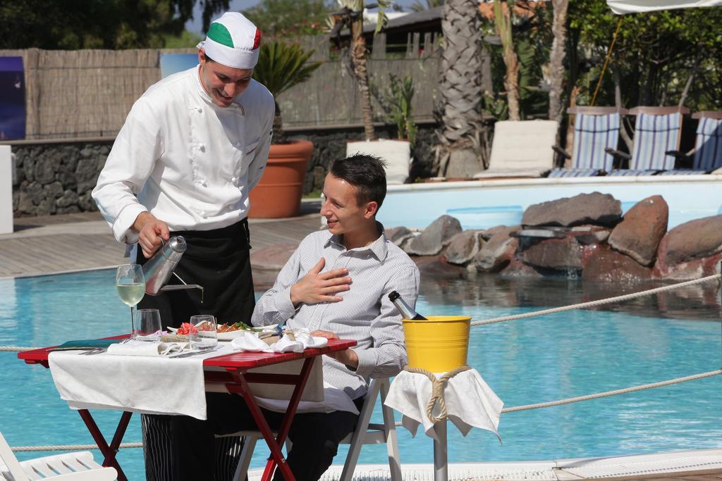 Hotel Orsa Maggiore Vulcano  Exteriör bild