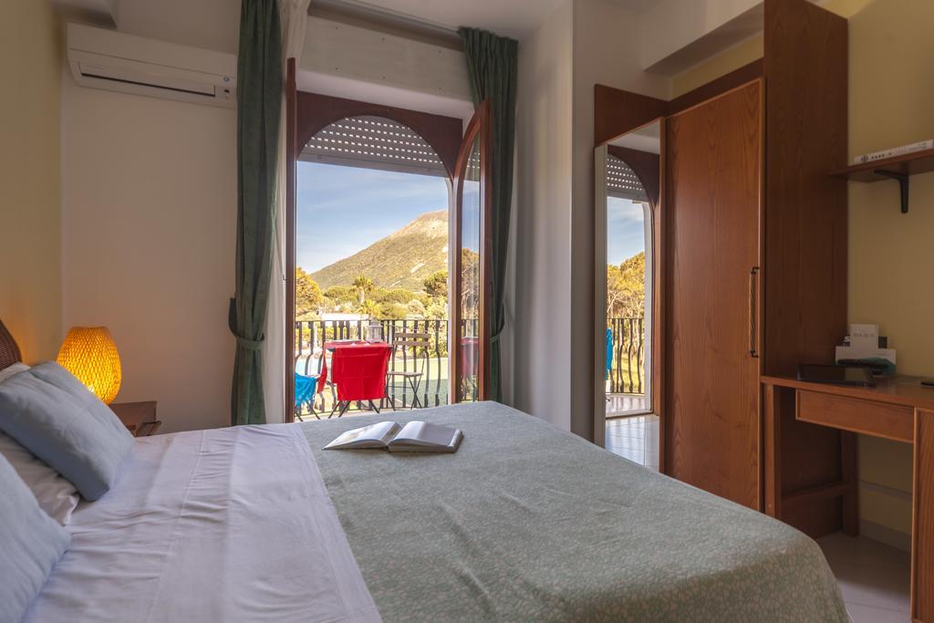 Hotel Orsa Maggiore Vulcano  Exteriör bild