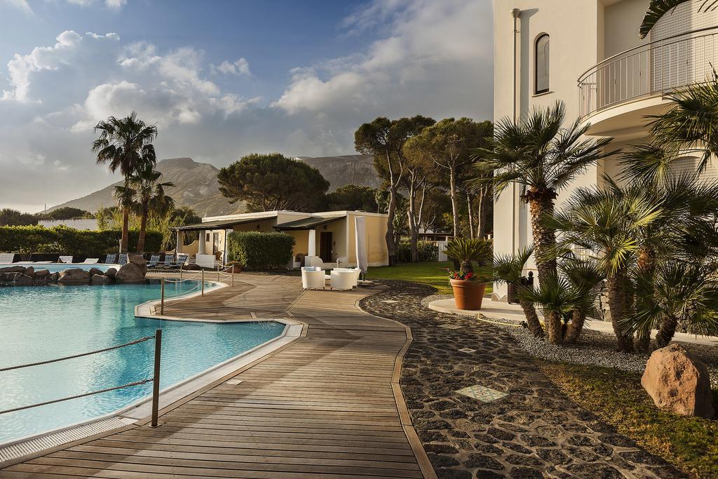 Hotel Orsa Maggiore Vulcano  Exteriör bild